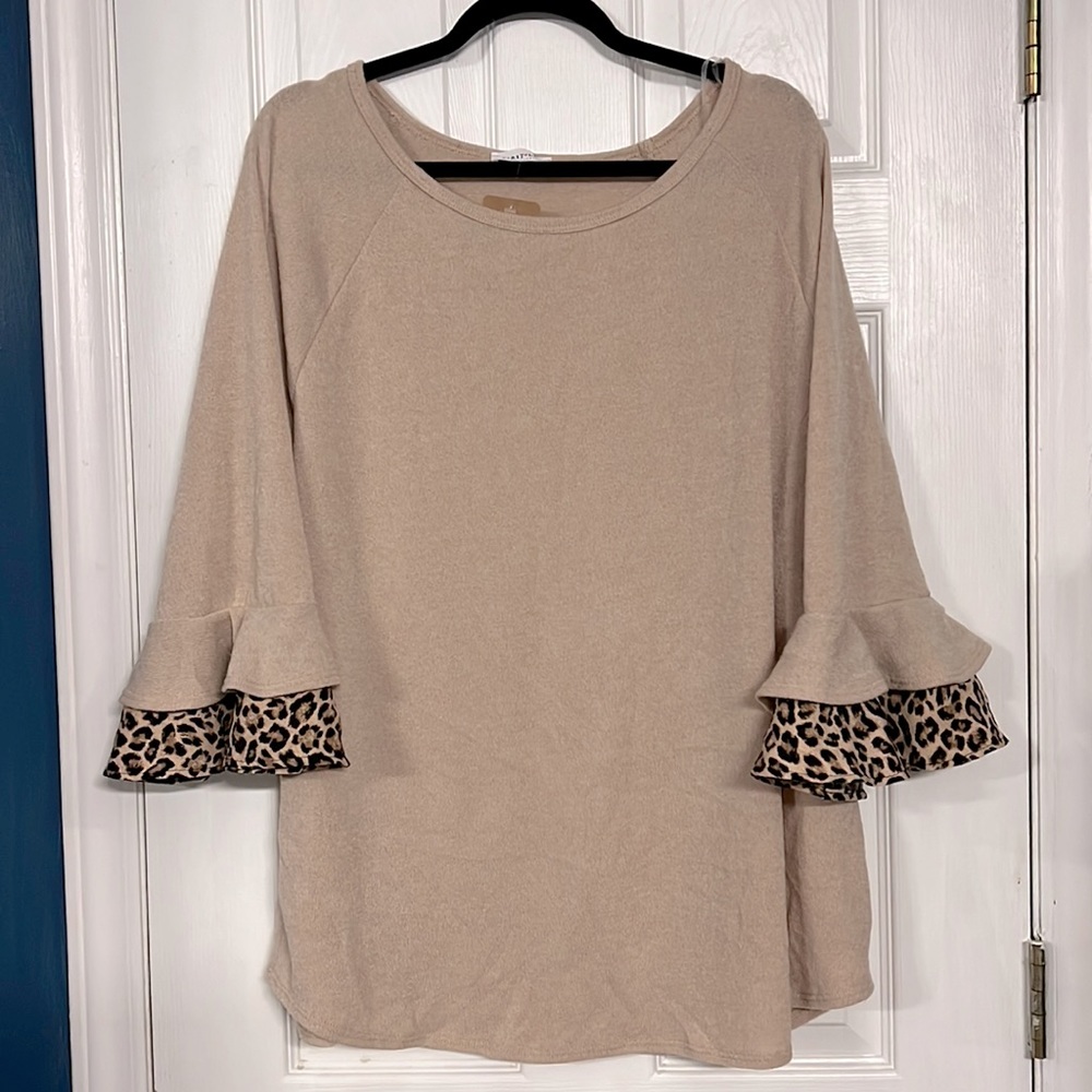 First Love Beige w/Animal Print Boutique Top- Size 1X-NWT